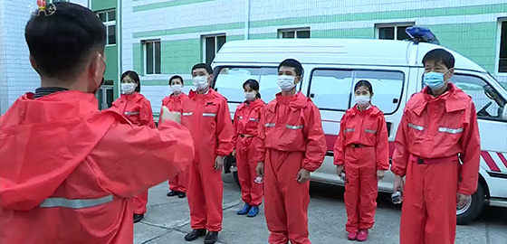 신종 코로나바이러스 감염증(코로나19)의 새로운 변이 바이러스인 오미크론 확산으로 세계가 긴장한 가운데 북한도 연일 주민들에게 빈틈없는 방역을 당부하고 있다.
