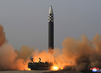 북한, 노골적 핵위협…ICBM 쏘고 핵 법제화까지